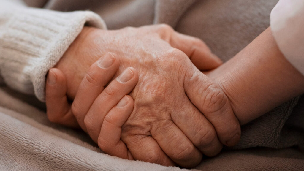 Cuidados Paliativos: Brindando dignidad, alivio y calidad de vida a tu ser querido